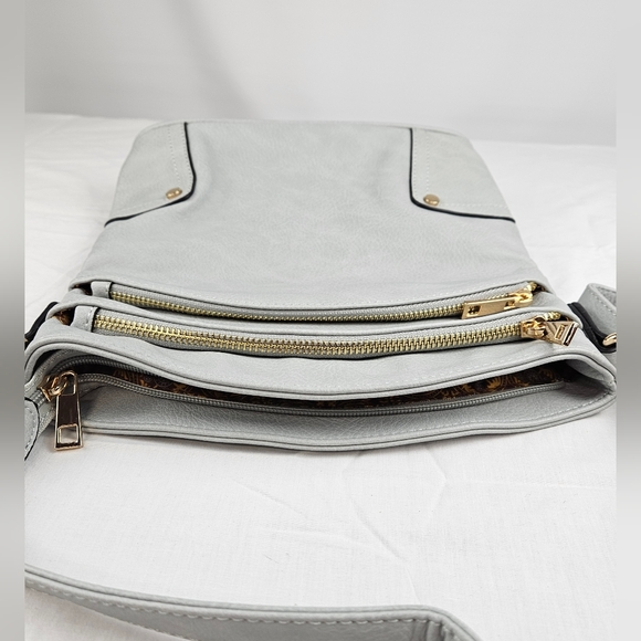 Alyssa light blue gray triple zip pockets crossbody bag - Picture 4 of 16